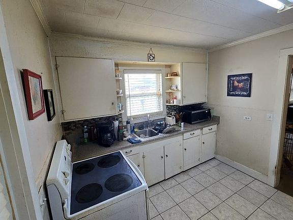5th image of 623 N Rawls St