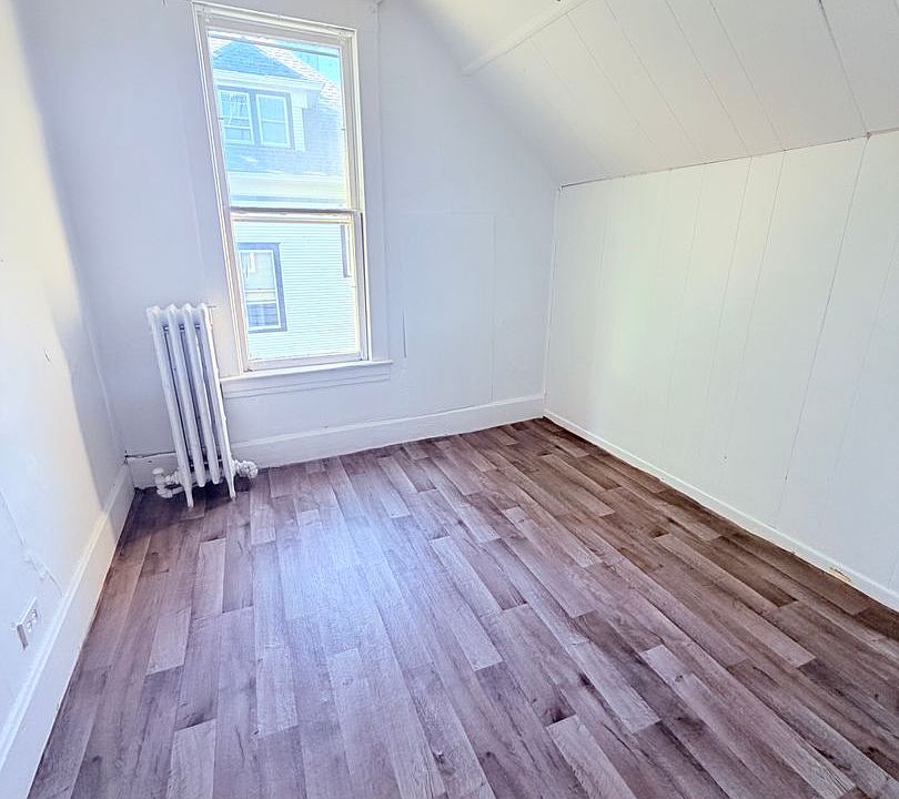 1st image of 424 1st Ave SE Unit 2