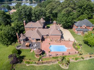430 Peace Haven Dr, Norfolk, VA 23502