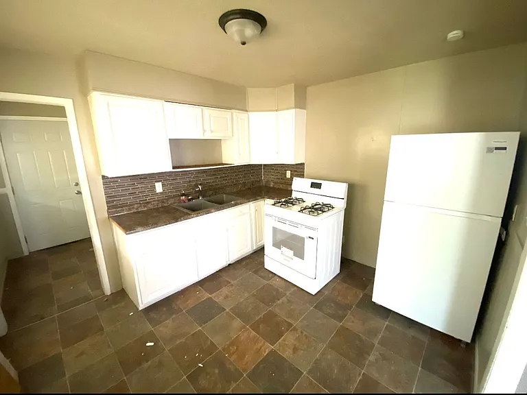 2716 Huntington St — Photo 9