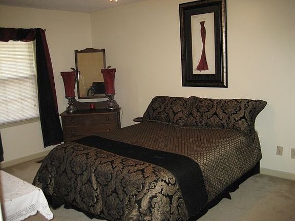 5th image of 5643 Holiday Cir