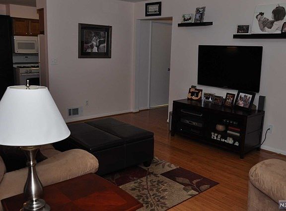 3rd image of 410 Paterson Ave Building B-b5