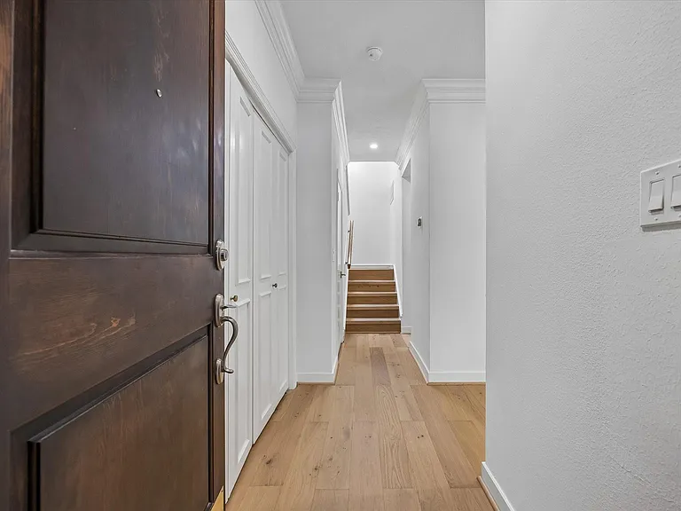 201 Litchfield Ln — Photo 5