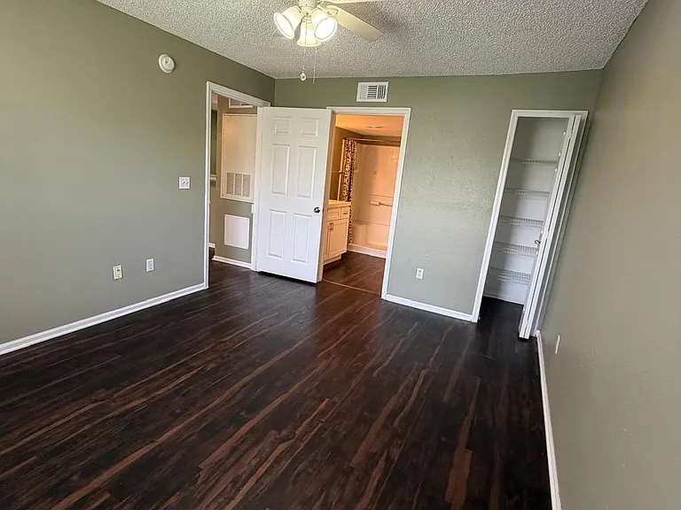 5124 Park Central Dr #527 — Photo 14