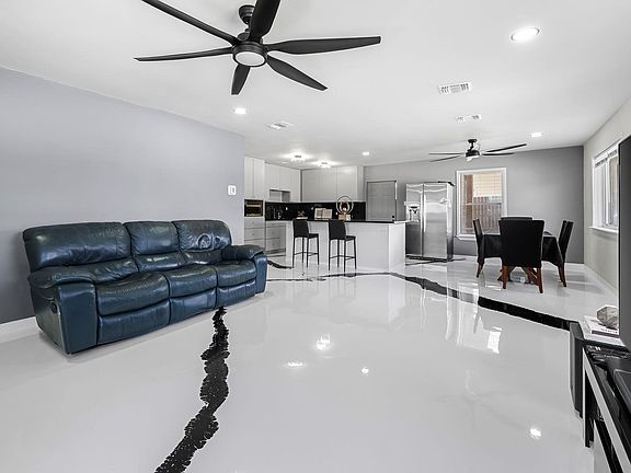 5th image of 2201 Teri Rd