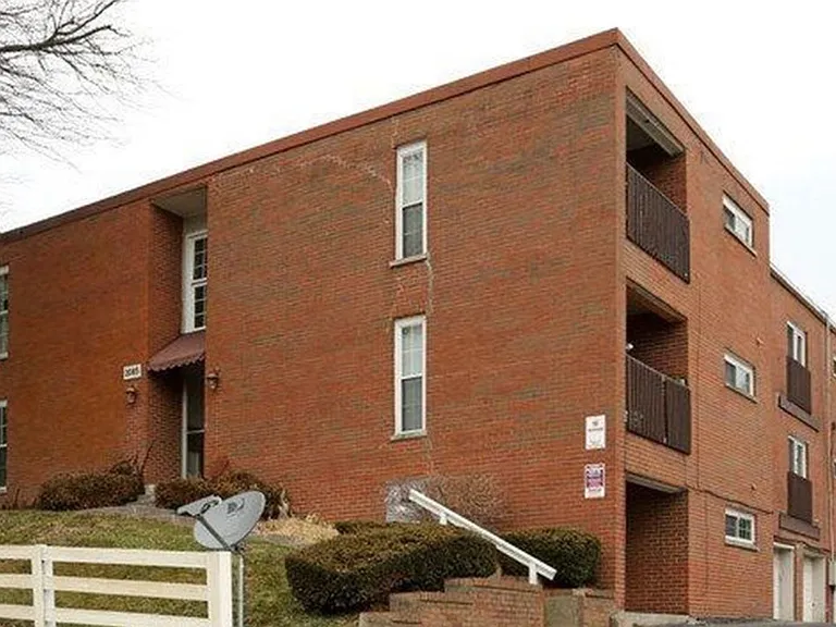 2085 Fontaine Building — Photo 1