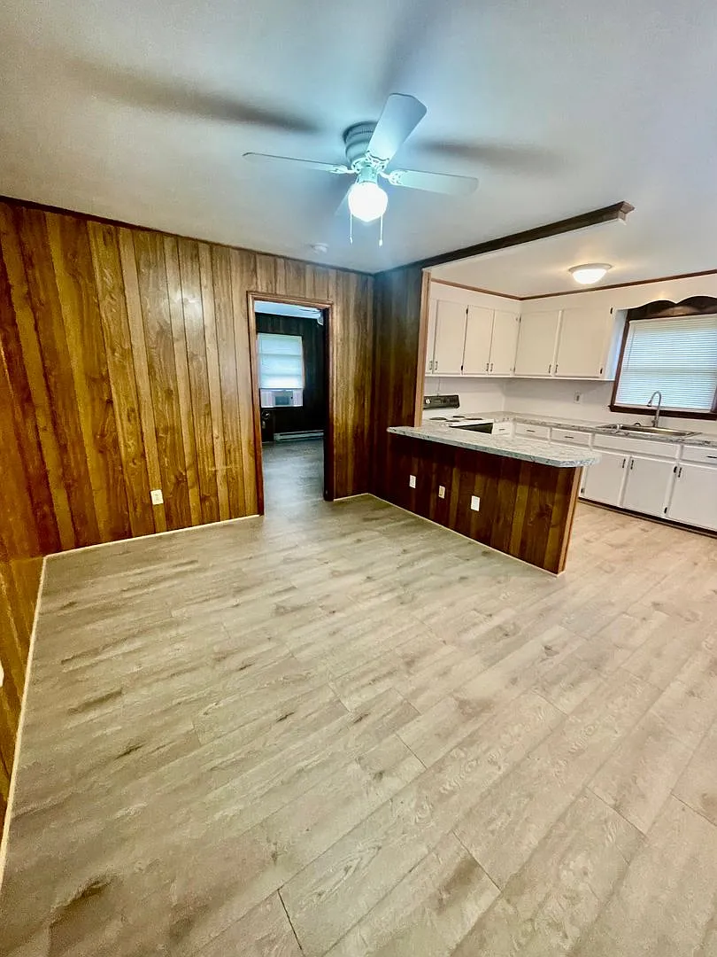 Must see Newly renovated 1 bedroom 1 bath apartment . Located in Dallas . — Photo 3