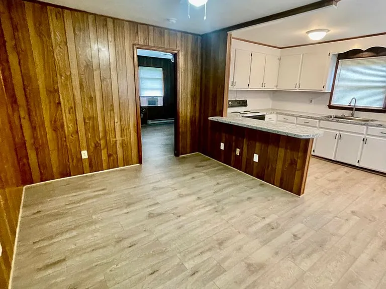 201 E Webb St — Photo 3