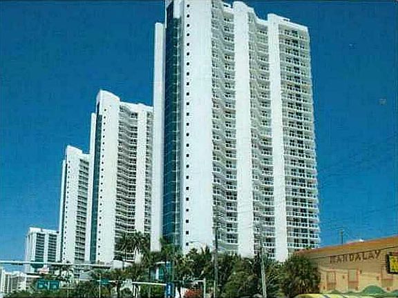 4th image of 16485 Collins Ave APT 1738