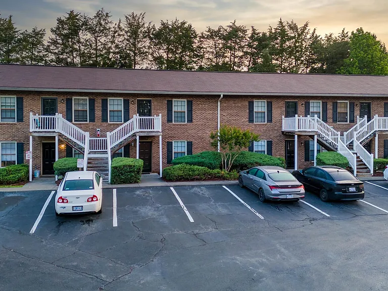 Foxcreek Apartments — Photo 6