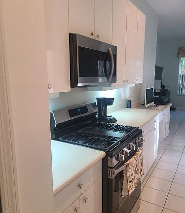5th image of 572 SW New Castle Cv