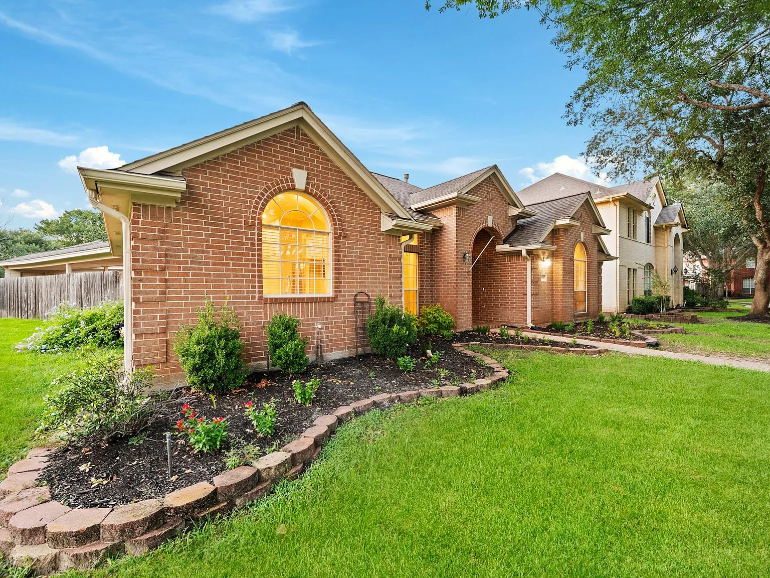 3 bed, 2.0 bath, 2407 sqft, $2,790 — Photo 4