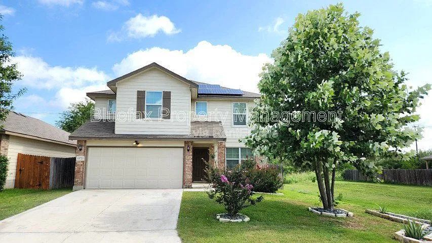 5 bed, 2.5 bath, 2544 sqft, $2,150 — Photo 1