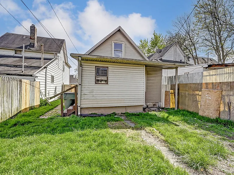 1257 Leonhard St — Photo 35