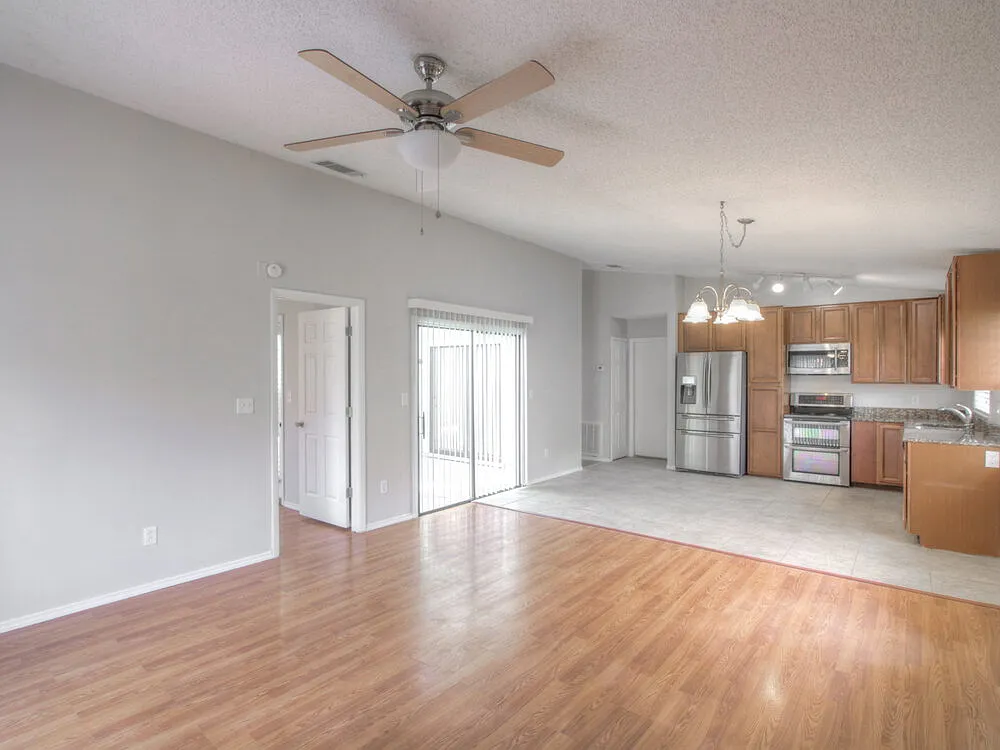 3 bed, 2.0 bath, 1320 sqft, $3,000 — Photo 3