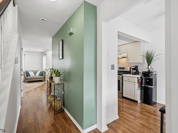 3rd image of 52 Cambridge