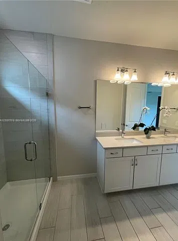 3 bed, 2.5 bath, $5,500 — Photo 4