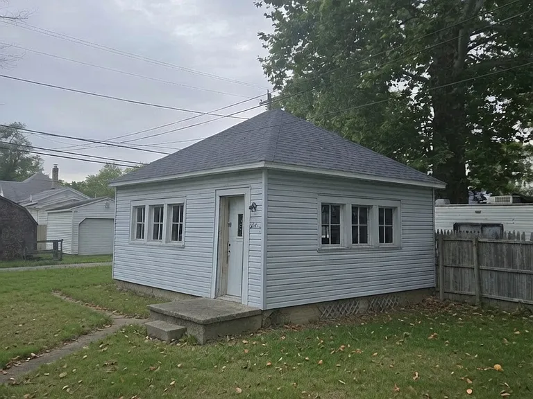 214 S Huntington St — Photo 9