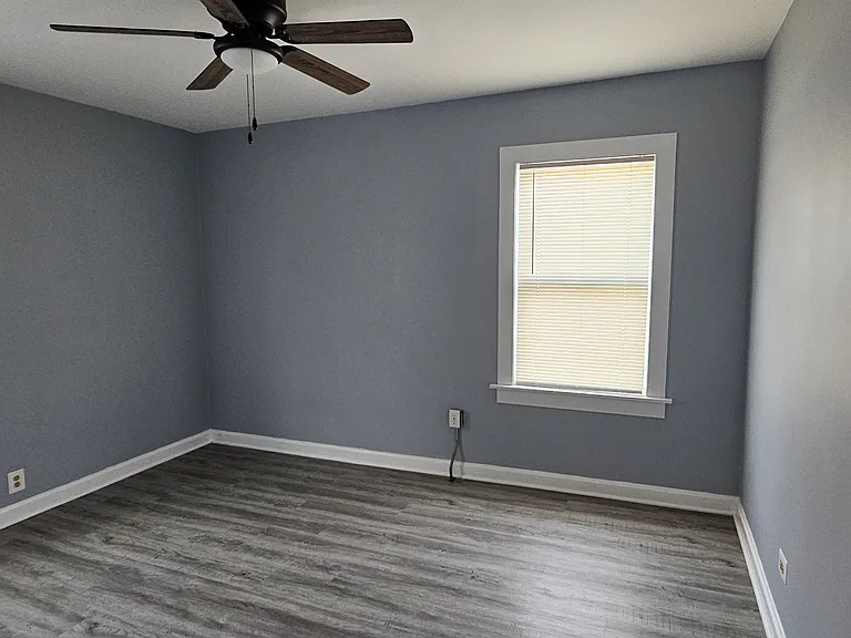 1327 Lincoln St — Photo 6