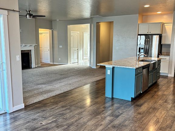 2nd image of 1018 E Grand Hvn