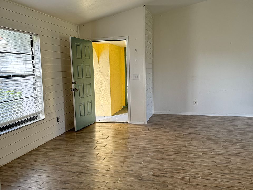 Entryway into apartment