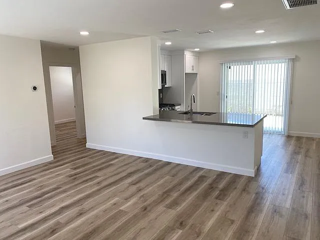 471 N Olive St — Photo 7
