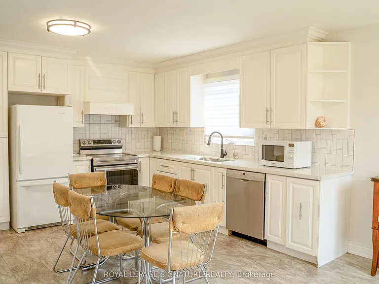 42 Kingsview Blvd — Photo 4