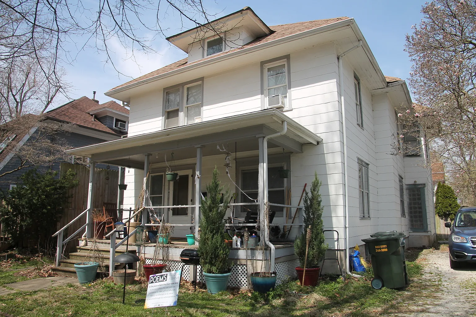 408 W Illinois St photo 1