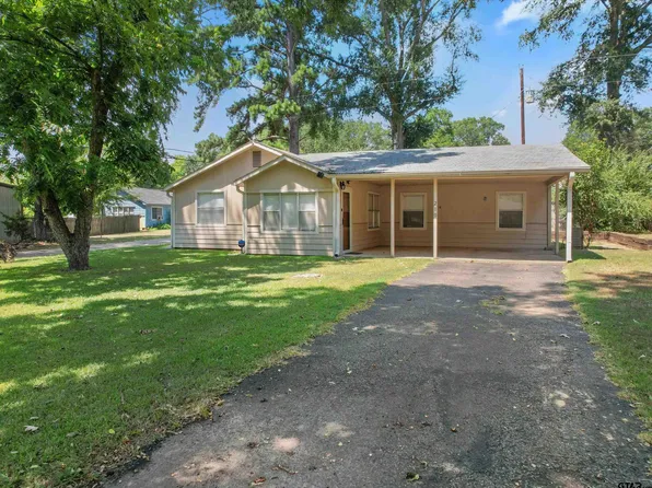 210 Gilbert St, Lone Star, TX 75668