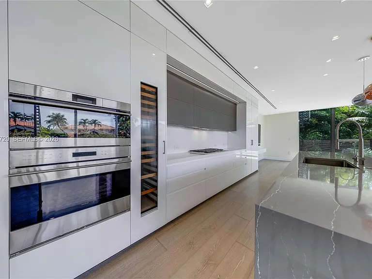 420 N Hibiscus Dr — Photo 14