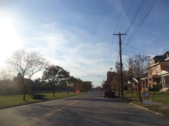 5th image of 1820 Brewster Ave