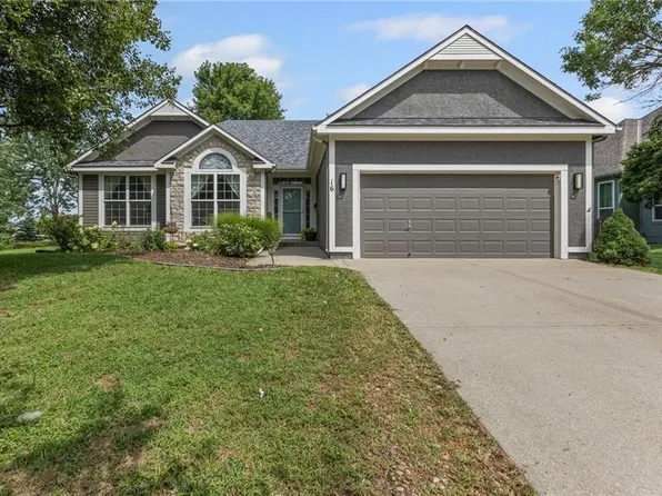16 Holly Ln, Paola, KS 66071