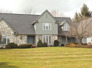 19 Muirfield Ct, Pittsford, NY 14534