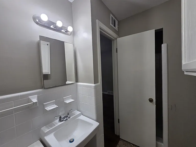 4723 Wooddale Ave — Photo 7