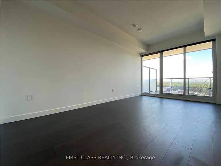 85 McMahon Dr #1811 — Photo 6