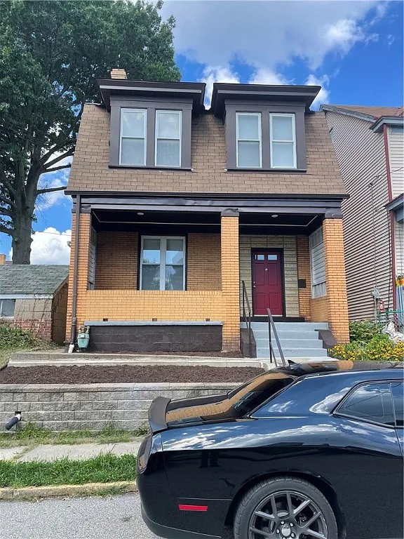 517 Hervey St photo 1