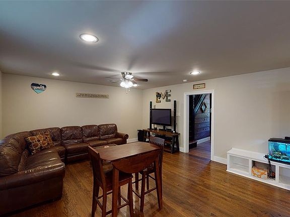 2nd image of 511 N Culberson St
