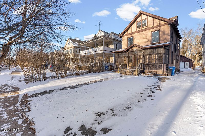 3rd image of 148 N Pine Avenue