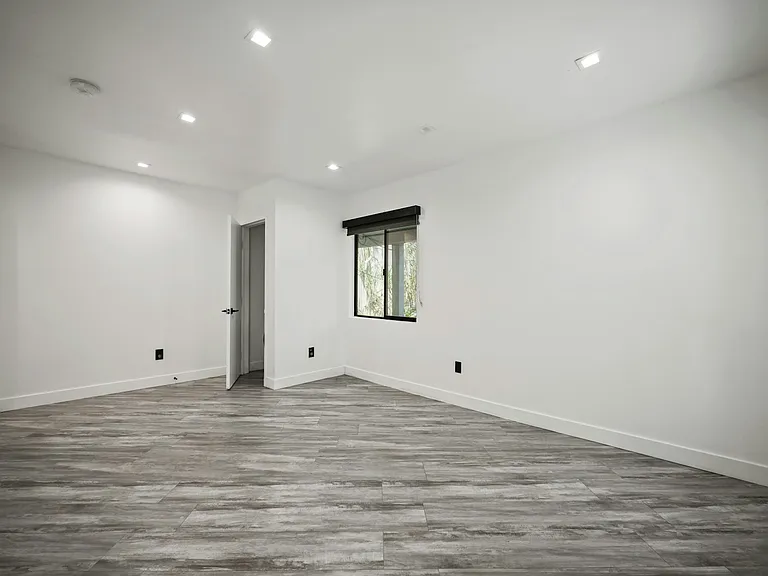 230 S Carondelet St #1 — Photo 13
