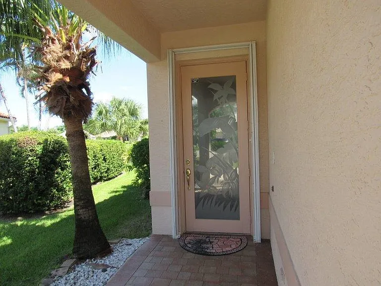 471 Lismore Ln — Photo 2