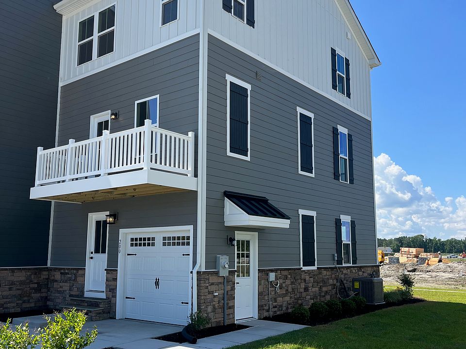 Garage & rear entryway