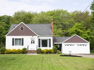 6496 Crossview Rd, Seven Hills, OH 44131