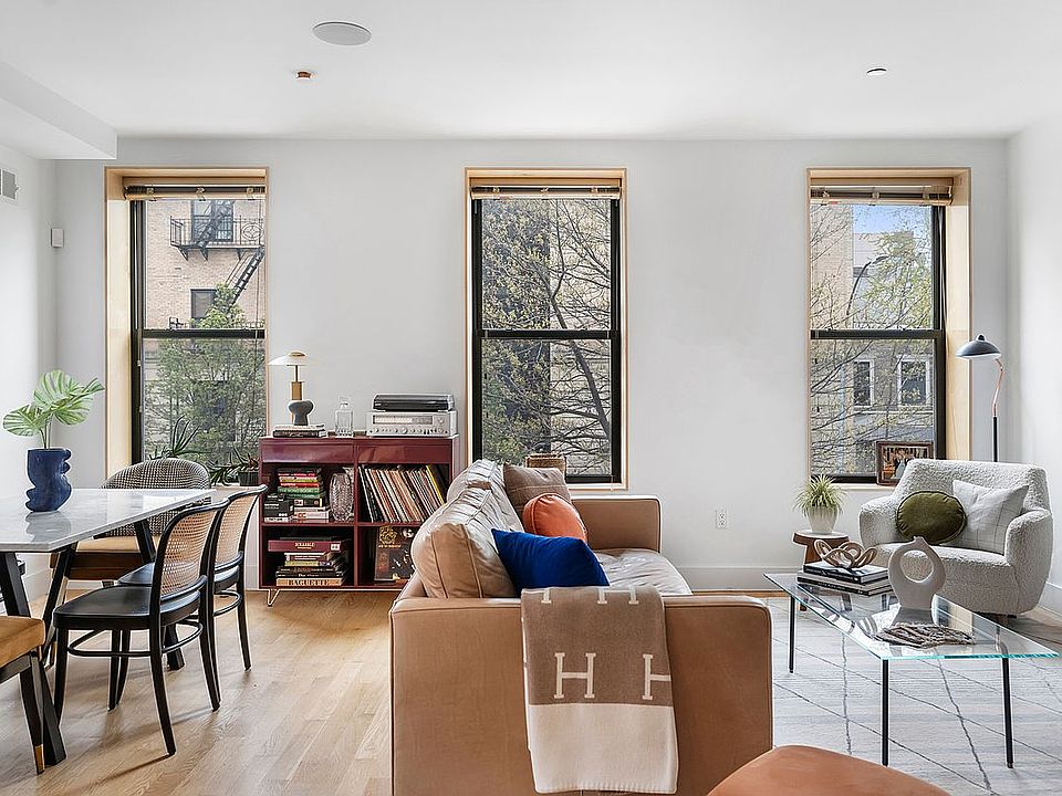 1st image of 27 Jefferson Ave #3