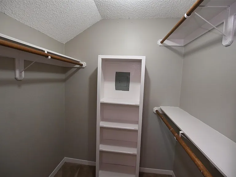 8455 Sands Point Dr — Photo 9