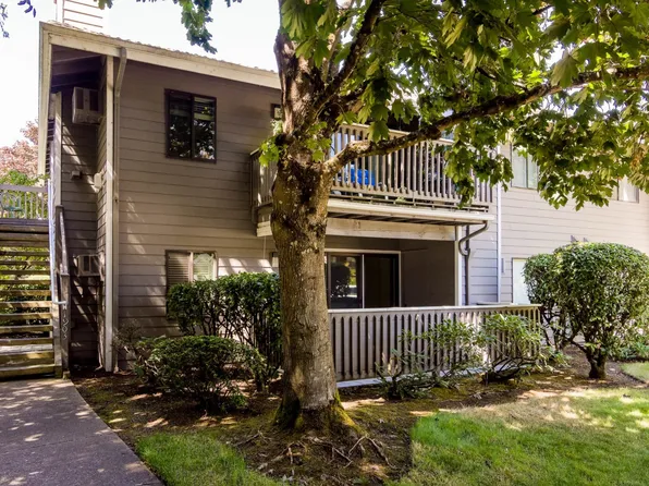 1901 Lake Isle Dr, Eugene, OR 97401