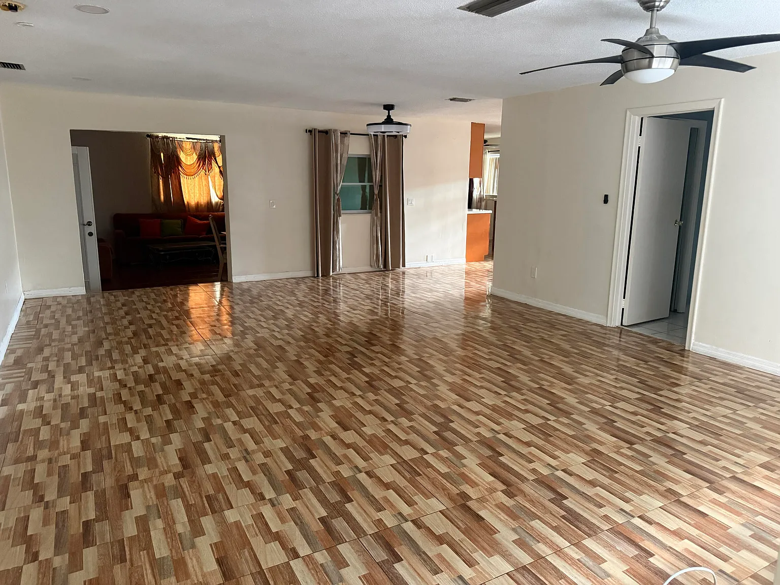 5 bed, 3.0 bath, 1877 sqft, $3,695 — Photo 3