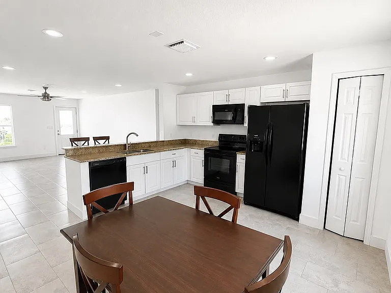 700 23rd Pl — Photo 9
