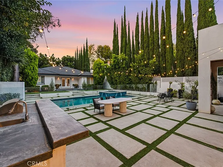 13135 Chandler Blvd — Photo 7