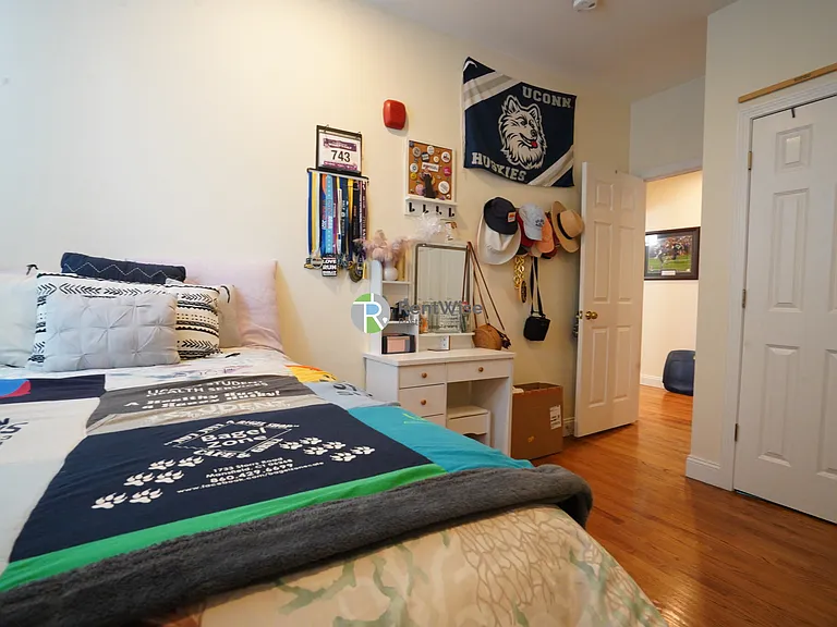 550 E 3rd St #2 — Photo 11