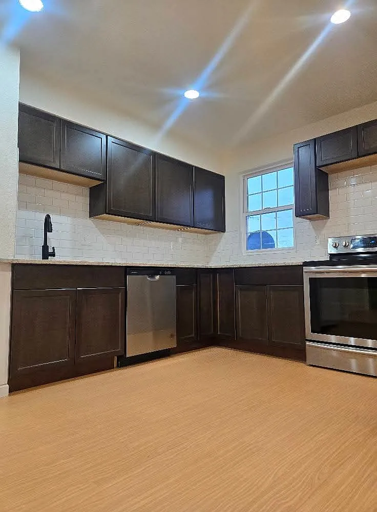 4 bed, 130 sqft, $800 — Photo 1